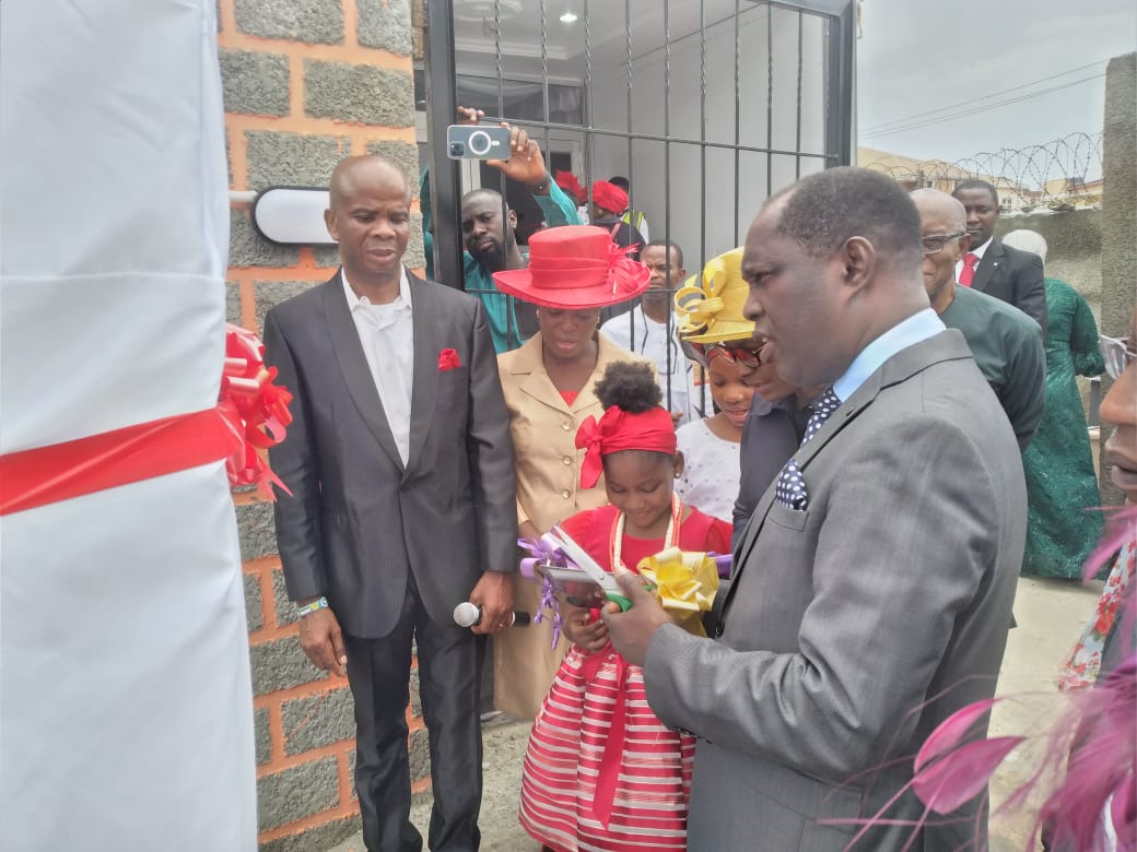 Pastor Biyi unveiling Reinging King Parish