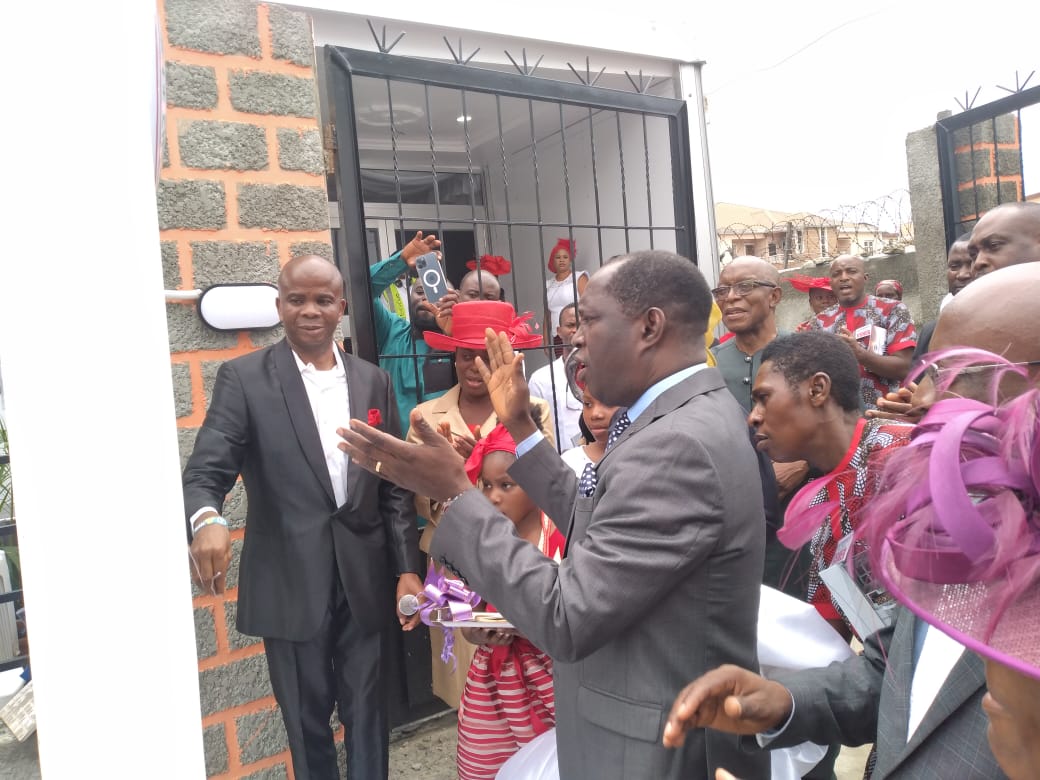 Pastor Biyi unveiling Reinging King Parish